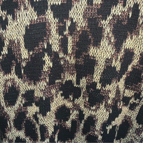 ☀️4/$15 ☀️Nutcracker leopard print metallic knit oversized sweater size large - Picture 6 of 7